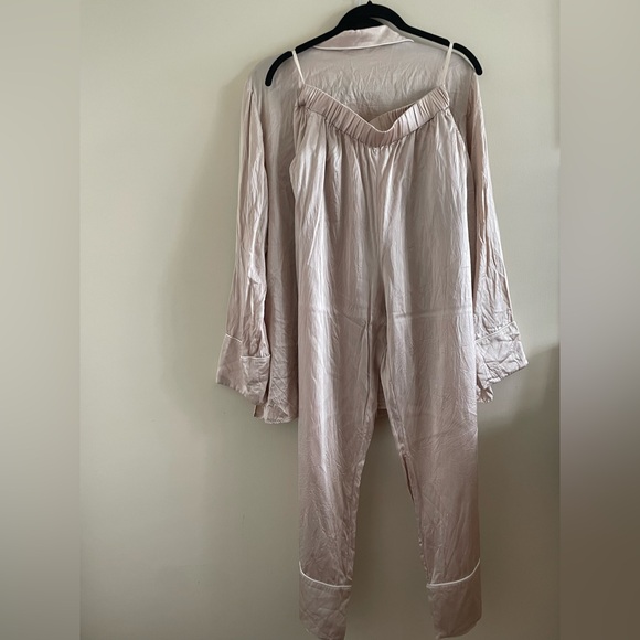 New! Nap Luxurious Cream Women's Sleepwear Set - Picture 1 of 6